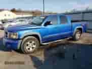 2008 Dodge Dakota z VIN 1D7HW78N38S550177, wystawiony jako Copart lot #77898264 z przebiegiem 117 222 mil mil oraz Szkoda całkowita • Salvage title. Historia ofert i sprzedaży dostępna na DreamBid. Obrazek 1.