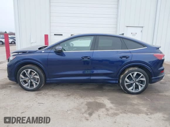 ✅ 2022 Audi Q4 e-tron • VIN: WA112BFZXNP052650 • Lot: 41680744. Listed on IAAI with 25,810 mi. Free auction sales archive from the USA and detailed vehicle history report at DreamBid. Image 15.