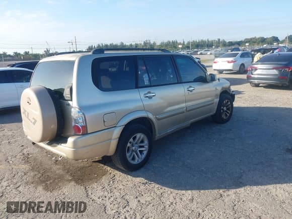 ✅ 2006 Suzuki XL7 • VIN: JS3TY92V064101982 • Lot: 41284585. Listed on IAAI with 237,353 mi. Free auction sales archive from the USA and detailed vehicle history report at DreamBid. Image 4.
