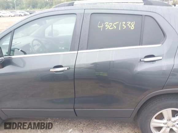 ✅ 2020 Chevrolet Trax LT • VIN: 3GNCJPSB9LL198531 • Lot: 43251338. Wystawiony na IAAI z przebiegiem 23 732 mil. Bezpłatny archiwum sprzedaży aukcyjnych z USA i szczegółowy raport historii pojazdu na DreamBid. Zdjęcie 14.