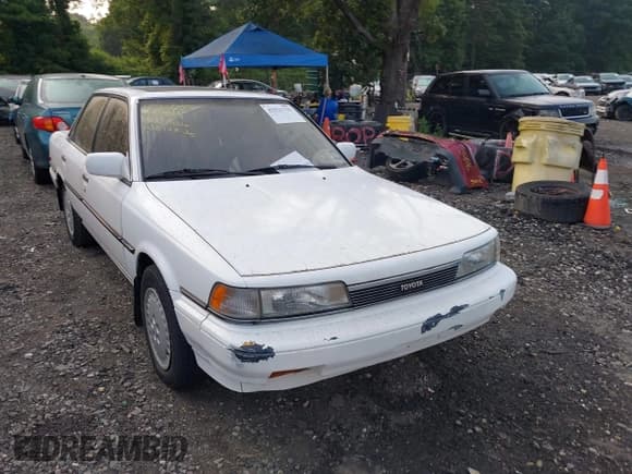 ✅ 1988 Toyota Camry LE • VIN: JT2SV22E5J3248025 • Lot: 42921735. Wystawiony na IAAI z przebiegiem 85 398 mil. Bezpłatny archiwum sprzedaży aukcyjnych z USA i szczegółowy raport historii pojazdu na DreamBid. Zdjęcie 6.