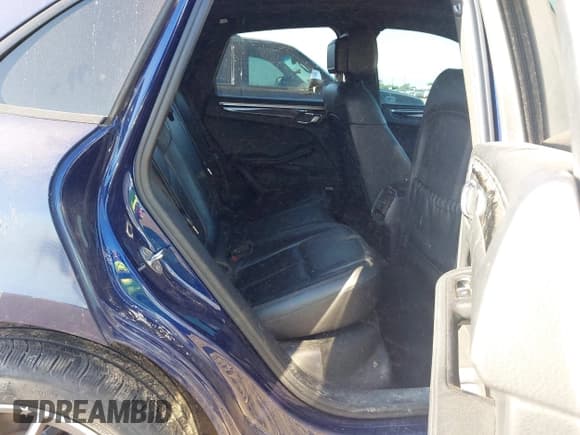 ✅ 2022 Porsche Macan • VIN: WP1AA2A51NLB01334 • Lot: 41970211. Listed on IAAI with Not provided. Free auction sales archive from the USA and detailed vehicle history report at DreamBid. Image 8.