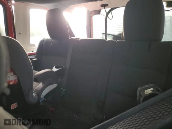 ✅ 2021 Jeep Wrangler Unlimited Sahara • VIN: 1C4HJXEN0MW689294 • Lot: 71698165. Wystawiony na Copart z przebiegiem Nie podano. Bezpłatny archiwum sprzedaży aukcyjnych z USA i szczegółowy raport historii pojazdu na DreamBid. Zdjęcie 10.