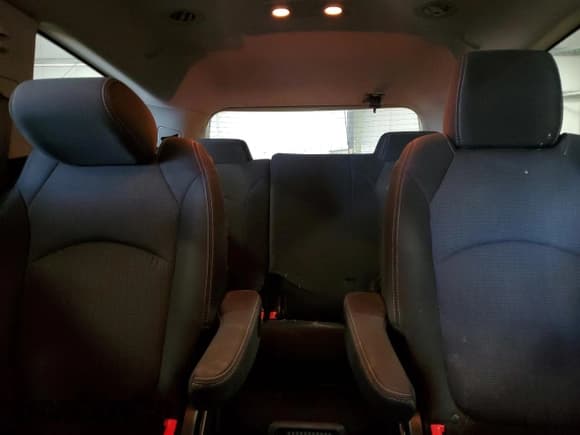 ✅ 2016 Chevrolet Traverse LT • VIN: 1GNKVGKD4GJ136808 • Lot: 85482615. Wystawiony na Copart z przebiegiem 93 718 mil. Bezpłatny archiwum sprzedaży aukcyjnych z USA i szczegółowy raport historii pojazdu na DreamBid. Zdjęcie 10.