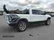 2020 Ram 1500 Rebel z VIN 1C6SRFLM1LN230872, wystawiony jako Copart lot #55671585 z przebiegiem 97 202 mil mil oraz Szkoda całkowita • Salvage title. Historia ofert i sprzedaży dostępna na DreamBid. Obrazek 3.