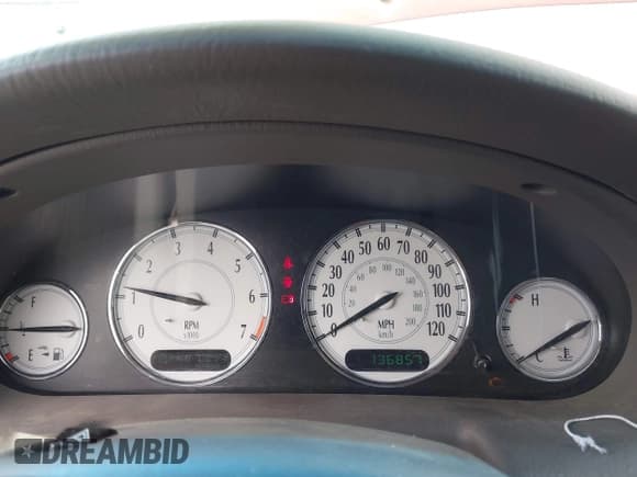 ✅ 2003 Chrysler 300M M • VIN: 2C3AE66G83H567901 • Lot: 42046395. Wystawiony na IAAI z przebiegiem 136 857 mil. Bezpłatny archiwum sprzedaży aukcyjnych z USA i szczegółowy raport historii pojazdu na DreamBid. Zdjęcie 7.