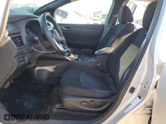 ✅ 2018 Nissan LEAF S • VIN: 1N4AZ1CP6JC303685 • Лот: 82324705. Опубликован ранее на Copart с пробегом 47 594 миль. Бесплатный доступ к архиву аукционных продаж из США и подробный отчёт об истории автомобиля на DreamBid. Изображение 7.