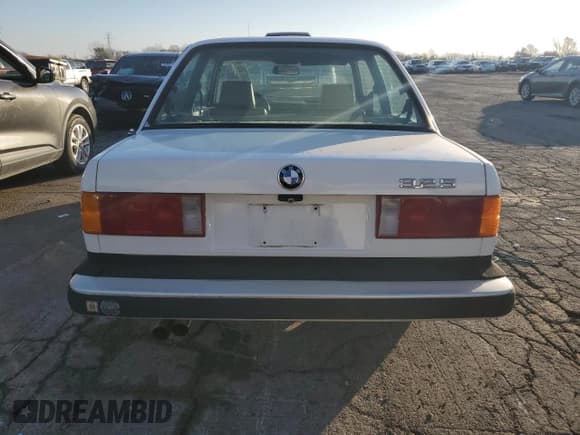✅ 1985 BMW 3 Series • VIN: WBAAB6400F1213056 • Lot: 92467385. Listed on Copart with 160,974 mi. Free auction sales archive from the USA and detailed vehicle history report at DreamBid. Image 6.
