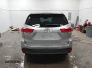 ✅ 2017 Toyota Highlander XLE • VIN: 5TDJZRFH3HS465604 • Lot: 43421333. Listed on IAAI with 93,238 mi. Free auction sales archive from the USA and detailed vehicle history report at DreamBid. Image 16.