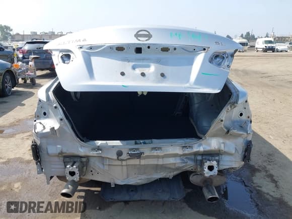 ✅ 2017 Nissan Altima SL • VIN: 1N4AL3AP6HC251386 • Lot: 43000940. Listed on IAAI with 81,857 mi. Free auction sales archive from the USA and detailed vehicle history report at DreamBid. Image 6.