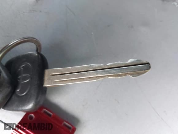 ✅ 2007 Toyota FJ Cruiser • VIN: JTEZU11F770009563 • Lot: 42472441. Wystawiony na IAAI z przebiegiem 175 131 mil. Bezpłatny archiwum sprzedaży aukcyjnych z USA i szczegółowy raport historii pojazdu na DreamBid. Zdjęcie 11.