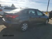 ✅ 2017 Ford Focus S • VIN: 1FADP3E26HL323770 • Lot: 92433465. Wystawiony na Copart z przebiegiem 109 480 mil. Bezpłatny archiwum sprzedaży aukcyjnych z USA i szczegółowy raport historii pojazdu na DreamBid. Zdjęcie 3.