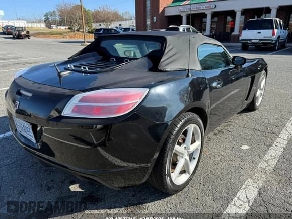 ✅ 2008 Saturn Sky • VIN: 1G8MB35B28Y112393 • Lot: 43877315. Listed on IAAI with 198,499 mi. Free auction sales archive from the USA and detailed vehicle history report at DreamBid. Image 3.