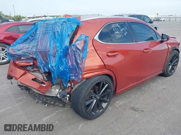 ✅ 2019 Lexus UX 200 • VIN: JTHY3JBH8K2007240 • Lot: 42893981. Wystawiony na IAAI z przebiegiem 63 624 mil. Bezpłatny archiwum sprzedaży aukcyjnych z USA i szczegółowy raport historii pojazdu na DreamBid. Zdjęcie 4.