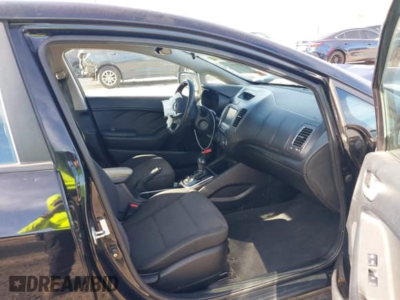 ✅ 2018 Kia Forte LX • VIN: 3KPFL4A79JE193990 • Лот: 43526604. Опубликован ранее на IAAI с пробегом 146 572 миль. Бесплатный доступ к архиву аукционных продаж из США и подробный отчёт об истории автомобиля на DreamBid. Изображение 5.