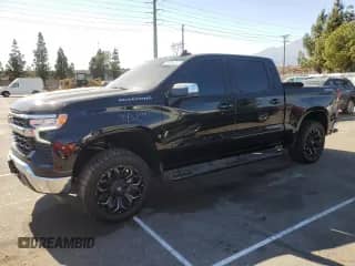 2022 Chevrolet Silverado 1500 LT z VIN 1GCPDKEK8NZ623765, wystawiony jako Copart lot #66968624 z przebiegiem Nie podano mil oraz Szkoda całkowita • Salvage title. Historia ofert i sprzedaży dostępna na DreamBid. Obrazek 1.