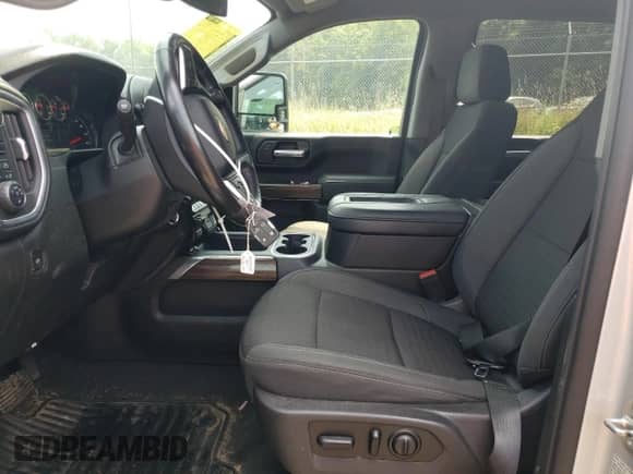 2021 Chevrolet Silverado 2500HD LT z VIN 1GC1YNE7XMF225318, wystawiony jako Copart lot #67528574 z przebiegiem 87 780 mil mil oraz Czysty tytuł • Clean title. Historia ofert i sprzedaży dostępna na DreamBid. Obrazek 7.