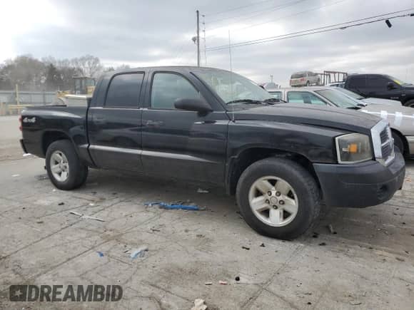 2005 Dodge Dakota ST z VIN 1D7HW28K55S265016, wystawiony jako Copart lot #83100284 z przebiegiem 154 307 mil mil oraz Czysty tytuł • Clean title. Historia ofert i sprzedaży dostępna na DreamBid. Obrazek 4.