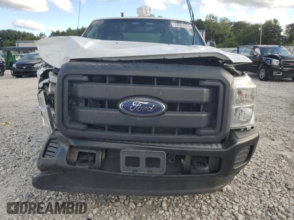 ✅ 2015 Ford F-250 XLT • VIN: 1FT7X2B60FEA46026 • Lot: 70583225. Wystawiony na Copart z przebiegiem 233 005 mil. Bezpłatny archiwum sprzedaży aukcyjnych z USA i szczegółowy raport historii pojazdu na DreamBid. Zdjęcie 5.