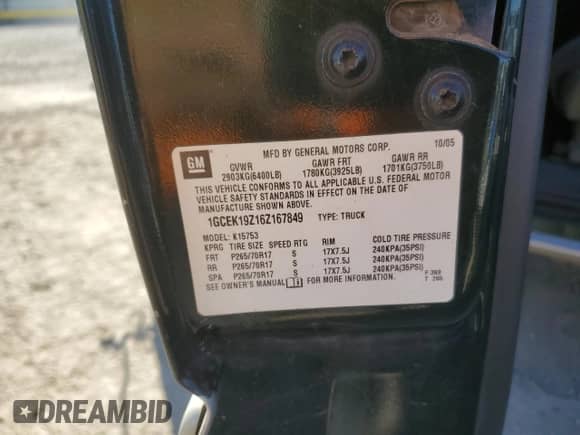 2006 Chevrolet Silverado 1500 LT1 with VIN 1GCEK19Z16Z167849, listed as a Copart auction lot 86885705 with 285,807 mi miles and Salvage title. Bid and sale history available at DreamBid. Image 12.