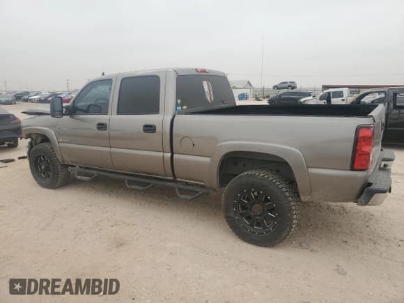 ✅ 2006 Chevrolet Silverado 2500HD LT1 • VIN: 1GCHC23D86F176983 • Лот: 44732465. Опубликован ранее на Copart с пробегом 223 649 миль. Бесплатный доступ к архиву аукционных продаж из США и подробный отчёт об истории автомобиля на DreamBid. Изображение 2.