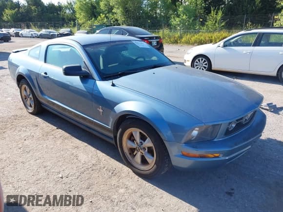 ✅ 2008 Ford Mustang Deluxe • VIN: 1ZVHT80N685105688 • Lot: 43061465. Wystawiony na IAAI z przebiegiem 84 730 mil. Bezpłatny archiwum sprzedaży aukcyjnych z USA i szczegółowy raport historii pojazdu na DreamBid. Zdjęcie 1.