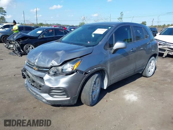 ✅ 2020 Chevrolet Trax LS • VIN: 3GNCJKSB2LL217102 • Lot: 43779995. Listed on IAAI with 22,515 mi. Free auction sales archive from the USA and detailed vehicle history report at DreamBid. Image 2.
