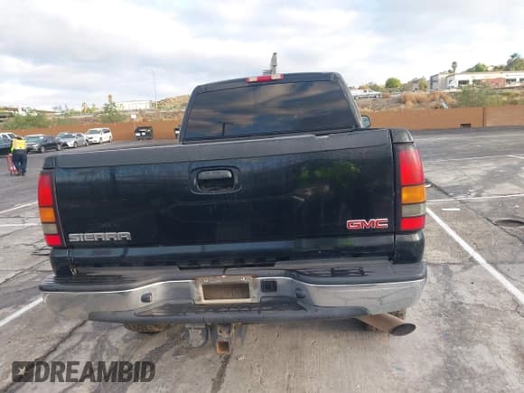 ✅ 2007 GMC Sierra 2500HD Work Truck • VIN: 1GTHK23UX7F114280 • Лот: 43714704. Опубликован ранее на IAAI с пробегом 208 370 миль. Бесплатный доступ к архиву аукционных продаж из США и подробный отчёт об истории автомобиля на DreamBid. Изображение 16.