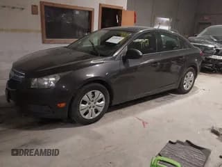 ✅ 2014 Chevrolet Cruze LS • VIN: 1G1PA5SH9E7206114 • Lot: 41509761. Wystawiony na IAAI z przebiegiem 216 727 mil. Bezpłatny archiwum sprzedaży aukcyjnych z USA i szczegółowy raport historii pojazdu na DreamBid. Zdjęcie 2.