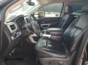 ✅ 2016 Nissan Titan Platinum Reserve • VIN: 1N6BA1F40GN512437 • Lot: 63521325. Wystawiony na Copart z przebiegiem 203 879 mil. Bezpłatny archiwum sprzedaży aukcyjnych z USA i szczegółowy raport historii pojazdu na DreamBid. Zdjęcie 7.