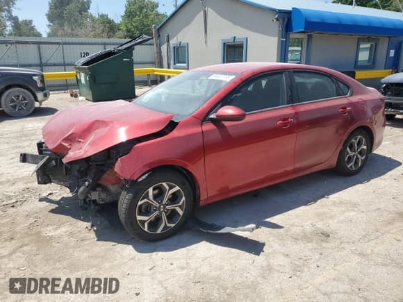 ✅ 2021 Kia Forte LXS • VIN: 3KPF24AD1ME266895 • Лот: 64457735. Опубликован ранее на Copart с пробегом 101 339 миль. Бесплатный доступ к архиву аукционных продаж из США и подробный отчёт об истории автомобиля на DreamBid. Изображение 1.