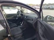 ✅ 2020 Chevrolet Trax LT • VIN: KL7CJPSBXLB044126 • Lot: 43350705. Wystawiony na IAAI z przebiegiem 111 439 mil. Bezpłatny archiwum sprzedaży aukcyjnych z USA i szczegółowy raport historii pojazdu na DreamBid. Zdjęcie 5.