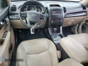 ✅ 2011 Kia Sorento EX • VIN: 5XYKUDA2XBG058439 • Lot: 90144805. Wystawiony na Copart z przebiegiem 119 622 mil. Bezpłatny archiwum sprzedaży aukcyjnych z USA i szczegółowy raport historii pojazdu na DreamBid. Zdjęcie 8.