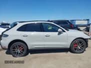 ✅ 2024 Porsche Macan S • VIN: WP1AG2A50RLB40128 • Lot: 42623875. Wystawiony na IAAI z przebiegiem 5 996 mil. Bezpłatny archiwum sprzedaży aukcyjnych z USA i szczegółowy raport historii pojazdu na DreamBid. Zdjęcie 14.