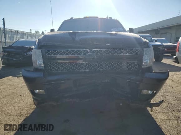 ✅ 2013 Chevrolet Silverado 2500HD LTZ • VIN: 1GC1KYC8XDF143166 • Lot: 82632614. Wystawiony na Copart z przebiegiem 216 764 mil. Bezpłatny archiwum sprzedaży aukcyjnych z USA i szczegółowy raport historii pojazdu na DreamBid. Zdjęcie 5.