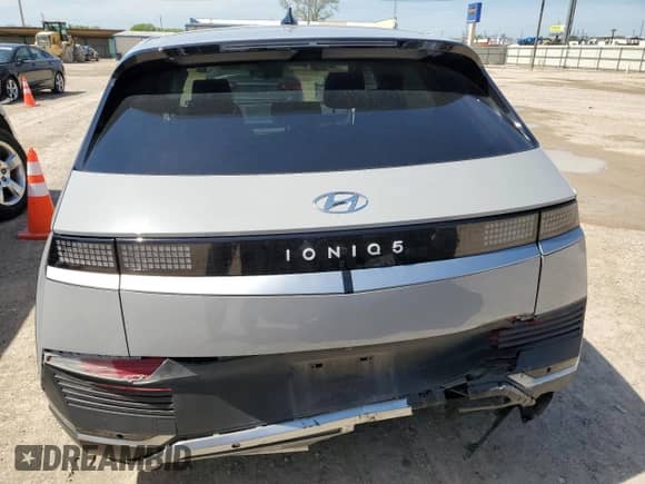 2022 Hyundai Ioniq 5 SE z VIN KM8KM4AE2NU051588, wystawiony jako Copart lot #47071864 z przebiegiem 27 894 mil mil oraz Szkoda całkowita • Salvage title. Historia ofert i sprzedaży dostępna na DreamBid. Obrazek 6.