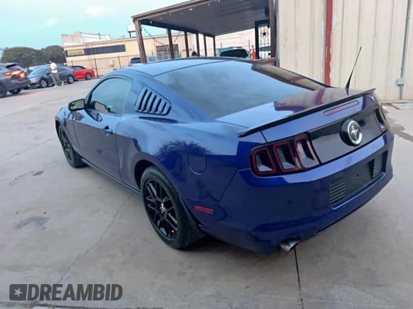 ✅ 2014 Ford Mustang V6 • VIN: 1ZVBP8AMXE5274365 • Лот: 93773655. Опубликован ранее на Copart с пробегом 125 628 миль. Бесплатный доступ к архиву аукционных продаж из США и подробный отчёт об истории автомобиля на DreamBid. Изображение 3.