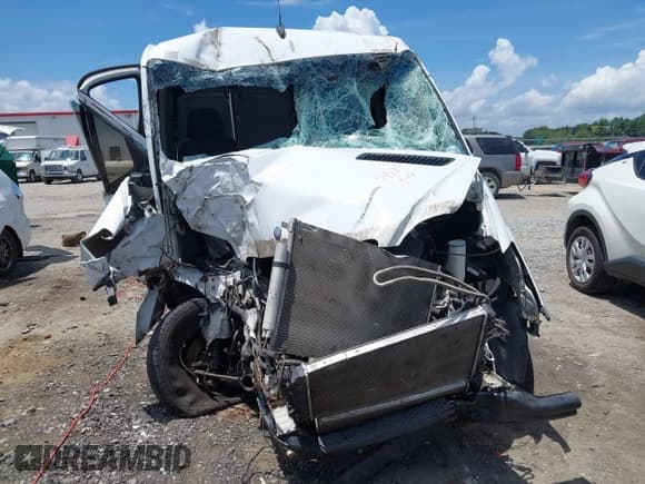 ✅ 2010 Mercedes-Benz Sprinter Cargo • VIN: WD3PE7CC9A5462487 • Lot: 42757241. Wystawiony na IAAI z przebiegiem Nie podano. Bezpłatny archiwum sprzedaży aukcyjnych z USA i szczegółowy raport historii pojazdu na DreamBid. Zdjęcie 13.