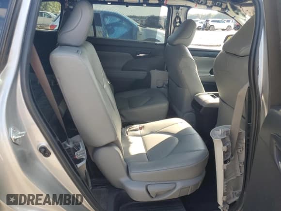 ✅ 2022 Toyota Highlander XLE • VIN: 5TDGZRAH9NS126293 • Lot: 84921485. Listed on Copart with 73,228 mi. Free auction sales archive from the USA and detailed vehicle history report at DreamBid. Image 11.