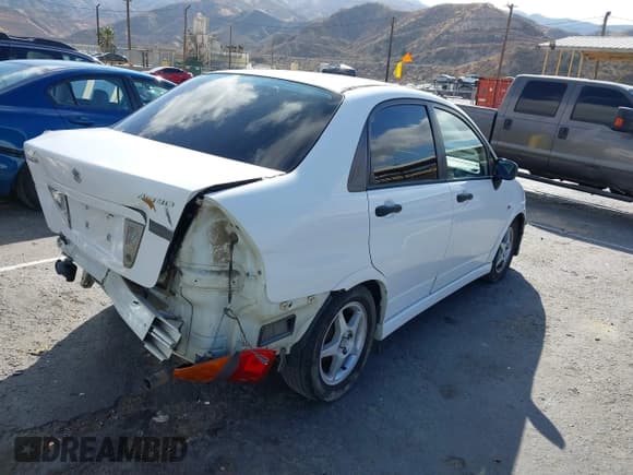 ✅ 2006 Suzuki Aerio Premium • VIN: JS2RA62S365300350 • Lot: 41492651. Wystawiony na IAAI z przebiegiem 158 230 mil. Bezpłatny archiwum sprzedaży aukcyjnych z USA i szczegółowy raport historii pojazdu na DreamBid. Zdjęcie 4.