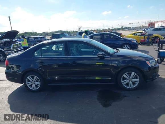 ✅ 2014 Volkswagen Jetta Hybrid • VIN: 3VW637AJ3EM219456 • Lot: 43745704. Listed on IAAI with 105,295 mi. Free auction sales archive from the USA and detailed vehicle history report at DreamBid. Image 13.