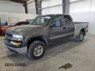 2002 Chevrolet Silverado 2500HD LS с VIN 1GCHK29U72E113321, выставлен на аукционе Copart как лот 81735215 с пробегом 346 400 миль миль и Списание • Salvage title. История ставок и продаж доступна на DreamBid. Изображение 1.