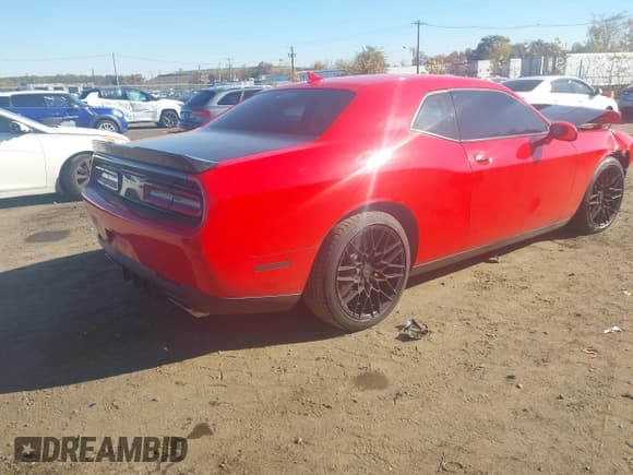 ✅ 2016 Dodge Challenger R/T Scat Pack • VIN: 2C3CDZFJ0GH329927 • Lot: 43537695. Wystawiony na IAAI z przebiegiem 108 213 mil. Bezpłatny archiwum sprzedaży aukcyjnych z USA i szczegółowy raport historii pojazdu na DreamBid. Zdjęcie 4.