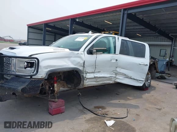 ✅ 2019 GMC Sierra 2500HD Denali • VIN: 1GT12SEY2KF186469 • Lot: 42871802. Listed on IAAI with 247,200 mi. Free auction sales archive from the USA and detailed vehicle history report at DreamBid. Image 15.