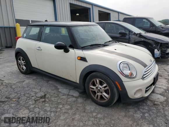 2013 MINI Hardtop z VIN WMWSU3C50DT683566, wystawiony jako Copart lot #59854505 z przebiegiem 136 288 mil mil oraz Szkoda całkowita • Salvage title. Historia ofert i sprzedaży dostępna na DreamBid. Obrazek 4.