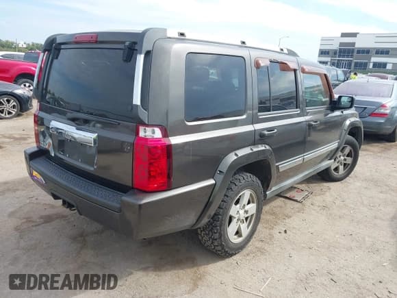 ✅ 2006 Jeep Commander Limited • VIN: 1J8HG58N86C141698 • Lot: 43474401. Wystawiony na IAAI z przebiegiem 204 238 mil. Bezpłatny archiwum sprzedaży aukcyjnych z USA i szczegółowy raport historii pojazdu na DreamBid. Zdjęcie 4.
