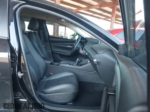 ✅ 2024 Mazda 3 S Select Sport • VIN: 3MZBPABM1RM407827 • Lot: 42999789. Wystawiony na IAAI z przebiegiem 11 257 mil. Bezpłatny archiwum sprzedaży aukcyjnych z USA i szczegółowy raport historii pojazdu na DreamBid. Zdjęcie 5.