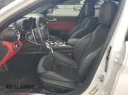 ✅ 2021 Alfa Romeo Giulia Quadrifoglio • VIN: ZARFAMEV6M7648559 • Lot: 60472794. Wystawiony na Copart z przebiegiem 22 622 mil. Bezpłatny archiwum sprzedaży aukcyjnych z USA i szczegółowy raport historii pojazdu na DreamBid. Zdjęcie 7.