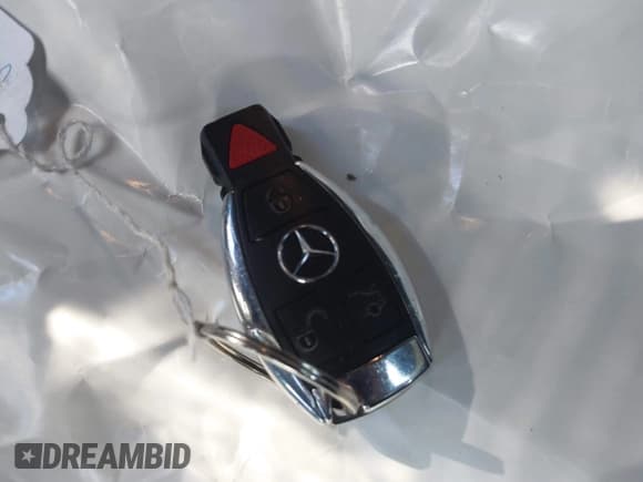 ✅ 2017 Mercedes-Benz C 300 • VIN: 55SWF4KB7HU223582 • Лот: 43371690. Опубликован ранее на IAAI с пробегом 76 374 миль. Бесплатный доступ к архиву аукционных продаж из США и подробный отчёт об истории автомобиля на DreamBid. Изображение 11.