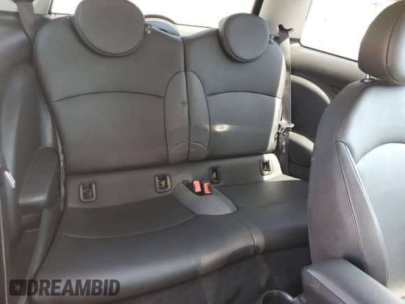 2010 MINI Hardtop с VIN WMWMF3C57ATU79474, выставлен на аукционе Copart как лот 61860865 с пробегом 137 965 миль миль и Чистый • Clean title. История ставок и продаж доступна на DreamBid. Изображение 10.